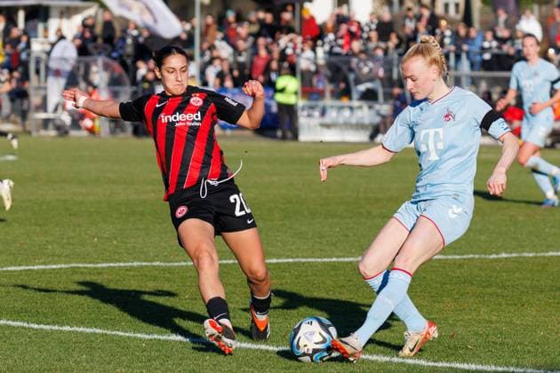 GPFBL Eintracht Frankfurt - 1. FC Köln, 11. Spieltag, 28.01.2024, Frankfurt Ilayda Acikgöz (Eintracht Frankfurt 20) setzt gegen Anna Gerhardt (1. FC Köln 21) und erobert sich den Ball; Zweikampf; Pressing; Ballgewinn; Spiel vom 11. Spieltag der Google Pixel Frauen-Bundesliga zwischen Eintracht Frankfurt und 1. FC Köln im Stadion am Brentanobad in Frankfurt am 28.01.2024 Copyright: xBEAUTIFULxSPORTS Hahnex