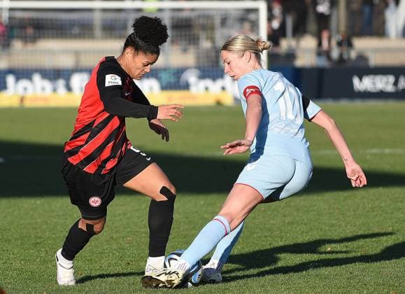 28.01.2024, xhbx, Fussball 1.Bundesliga Damen, Eintracht Frankfurt Frauen - 1. FC Köln emspor, v.l. Shekiera Martinez (Eintracht Frankfurt Damen), Sharon Beck (1.FC Köln Damen) (DFL DFB REGULATIONS PROHIBIT ANY USE OF PHOTOGRAPHS as IMAGE SEQUENCES and or QUASI-VIDEO) Frankfurt am Main