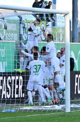 28.01.2024 - Fussball - Saison 2023 2024 - 2. Fussball - Bundesliga - 19. Spieltag: SpVgg Greuther Fürth ( Kleeblatt ) - KSV Holstein Kiel ( Störche ) - Sportfoto Zink MeZi - xmexzix - DFL regulations prohibit any use of photographs as image sequences and or quasi-video - only for editorial use - Torjubel Jubel Freude nach Treffer Tor Torschuß zum 2:1 durch Branimir Hrgota (10. SpVgg Greuther Fürth )