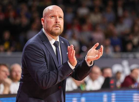 Jussi Laakso (HAKRO Merlins Crailsheim, Cheftrainer) applaudiert. GER, FC Bayern Basketball vs. HAKRO Merlins Crailsheim, Basketball, 1.Bundesliga, Saison 2023 2024, 28.01.2024, GER, FC Bayern Basketball vs. HAKRO Merlins Crailsheim, Basketball, 1.Bundesliga, Saison 2023 2024, 28.01.2024, Muenchen Copyright: xEibner-Pressefoto MarcelxEngelbrechtx EP_MET