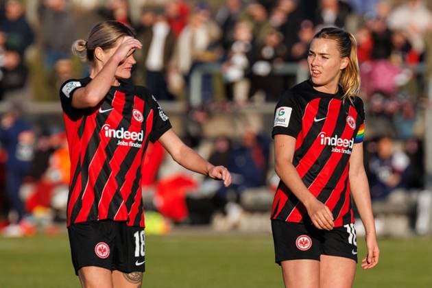 GPFBL Eintracht Frankfurt - 1. FC Köln, 11. Spieltag, 28.01.2024, Frankfurt Verena Hanshaw (Eintracht Frankfurt 18) Laura Freigang (Eintracht Frankfurt 10) Spiel vom 11. Spieltag der Google Pixel Frauen-Bundesliga zwischen Eintracht Frankfurt und 1. FC Köln im Stadion am Brentanobad in Frankfurt am 28.01.2024 Copyright: xBEAUTIFULxSPORTS Hahnex