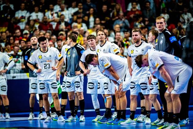 Handball I Herren I Euro 2024 I Spiel um Platz 3 I Deutschland - Schweden I 28.01.2024 Enttäuschung bei den Spielern der deutschen Nationalmannschaft ist groß, Köln Lanxess Arena Nordrhein-Westfalen Deutschland Copyright: xLobeca Krausex