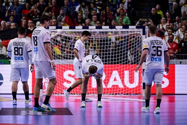 Enttäuschte deutsche Spieler, Schweden vs. Deutschland, Spiel Platz 3, Europameisterschaft, Laenderspiel, Handball, 28.01.2024 Koeln Nordrhein-Westfalen Deutschland