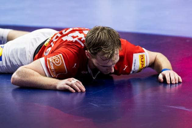 Sport Bilder des Tages MEN’S EHF EURO 2024: Finale Frankreich - Dänemark; 28.01.2024 Mathias Gidsel (Dänemark, 19) auf dem Boden MEN’S EHF EURO 2024: Finale Spiel um Gold Frankreich - Dänemark; LANXESS arena, Köln am 28.01.2024 Copyright: xBEAUTIFULxSPORTS Wunderlx