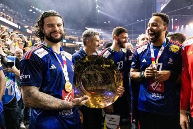 MEN’S EHF EURO 2024: Finale Frankreich - Dänemark; 28.01.2024 Elohim Prandi (Frankreich, 8) mit Schale MEN’S EHF EURO 2024: Finale Spiel um Gold Frankreich - Dänemark; LANXESS arena, Köln am 28.01.2024 Copyright: xBEAUTIFULxSPORTS Wunderlx