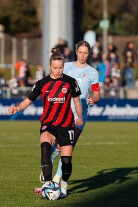 GPFBL Eintracht Frankfurt - 1. FC Köln, 11. Spieltag, 28.01.2024, Frankfurt Pia-Sophie Wolter (Eintracht Frankfurt 17); Sharon Beck (1. FC Köln 10) Spiel vom 11. Spieltag der Google Pixel Frauen-Bundesliga zwischen Eintracht Frankfurt und 1. FC Köln im Stadion am Brentanobad in Frankfurt am 28.01.2024 Copyright: xBEAUTIFULxSPORTS Hahnex