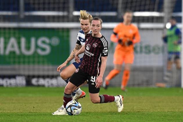 Vanessa Haim ( 1 FC Nuernberg Frauen ) im Zweikampf mit Sarah Freutel ( MSV Duisburg Frauen ). GER, MSV Duisburg Frauen vs 1 FC Nuernberg Frauen, Fussball, Bundesliga,11. Spieltag Spielzeit 2023 2024, 28.01.2024 DFL DFB REGULATIONS PROHIBIT ANY USE OF PHOTOGRAPHS AS IMAGE SEQUENCES AND OR QUASI-VIDEO GER, MSV Duisburg Frauen vs 1 FC Nuernberg Frauen, Fussball, Bundesliga,11. Spieltag Spielzeit 2023 2024, 28.01.2024 Duisburg Copyright: xEibner-Pressefoto ThomasxThienelx EP_TTL