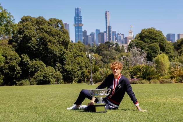 29th January 2024: Melbourne, Australia: Jannik Sinner of Italy poses with the Norman Brookes Challenge Cup after winning the 2024 Australian Mens Open Final, in the Royal Botanic Gardens on January 29, 2024 in Melbourne, Australia  ActionPlus12603364 Nafoto