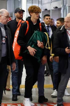 Foto Cecilia Fabiano LaPresse 30 Gennaio 2024 Roma, Italia - Cronaca - Jannik Sinner arriva all& x2019;aeroporto Leonardo da Vinci a Fiumicino Nella foto: Jannik Sinner January 30, 2024 Roma, Italy - Jannik Sinner arives at Fiumicino& x2019;s Leonardo da Vinci airport In the photo: Jannik Sinner  Copyright: xCeciliaxFabiano LaPresse ceciliax