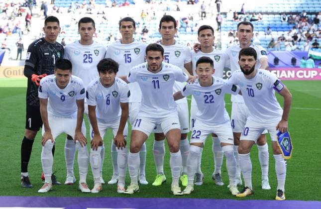 (240130) -- DOHA, Jan. 30, 2024 -- Uzbekistan s starting players pose for group photos before the round of 16 match between Uzbekistan and Thailand at AFC Asian Cup Qatar 2023 in Doha, Qatar, Jan. 30, 2024. ) (SP)QATAR-DOHA-FOOTBALL-AFC ASIAN CUP-UZBEKISTAN VS THAILAND DingxTing 