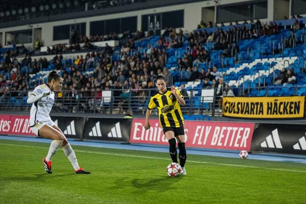 240130 Kathellen of Real Madrid and Clarissa Larisey of Häcken during the UEFA Women s Champions League football match between Real Madrid and Häcken on January 30, 2024 in Madrid. Photo: Mathias Bergeld BILDBYRAN kod MB MB0845 fotboll football soccer fotball champions league real madrid häcken dam bbeng women kvinner Copyright: MATHIASxBERGELD BB240130MB027