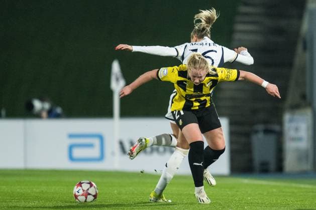 240130 Johanna Fossdalsa Sorensen of Häcken and Caroline Moller of Real Madrid during the UEFA Women s Champions League football match between Real Madrid and Häcken on January 30, 2024 in Madrid. Photo: Mathias Bergeld BILDBYRAN kod MB MB0845 fotboll football soccer fotball champions league real madrid häcken dam bbeng women kvinner Copyright: MATHIASxBERGELD BB240130MB028