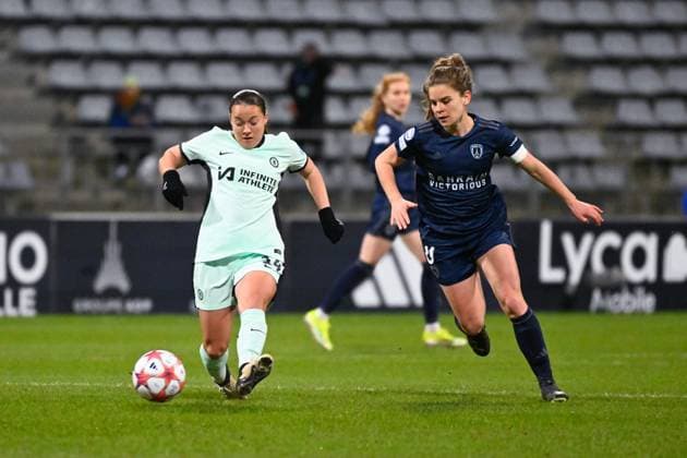 Fran Kirby ( 14 - Chelsea ) and Daphne CORBOZ ( 8 - PFC ) during the UEFA Women s Champions League match between PFC and Chelsea at Stade Charlety on January 30, 2024 in Paris, France. ( Photo by federico pestellini panoramic ) - FOOTBALL : PFC vs Chelsea - Ligue des Champions Feminine - 30 01 2024 FedericoPestellini Panoramic 