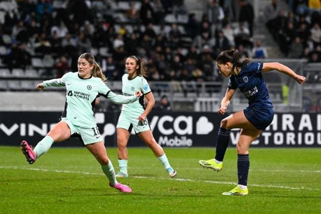 Clara Mateo ( 10 - PFC ) and Maren Mjelde ( 18 - Chelsea ) during the UEFA Women s Champions League match between PFC and Chelsea at Stade Charlety on January 30, 2024 in Paris, France. ( Photo by federico pestellini panoramic ) - FOOTBALL : PFC vs Chelsea - Ligue des Champions Feminine - 30 01 2024 FedericoPestellini Panoramic 
