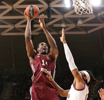 Sport Themen der Woche KW05 Sport Bilder des Tages Serge Ibaka (Bayern Basketball, 14) punktet. GER, FC Bayern Basketball vs. Baskonia Vitoria-Gasteiz, Basketball, EuroLeague, Saison 2023 2024, 30.01.2024, GER, FC Bayern Basketball vs. Baskonia Vitoria-Gasteiz, Basketball, EuroLeague, Saison 2023 2024, 30.01.2024, Muenchen *** Serge Ibaka Bayern Basketball, 14 points GER, FC Bayern Basketball vs Baskonia Vitoria Gasteiz, Basketball, EuroLeague, Season 2023 2024, 30 01 2024, GER, FC Bayern Basketball vs Baskonia Vitoria Gasteiz, Basketball, EuroLeague, Season 2023 2024, 30 01 2024, Munich Copyright: xEibner-Pressefoto MarcelxEngelbrechtx EP_MET