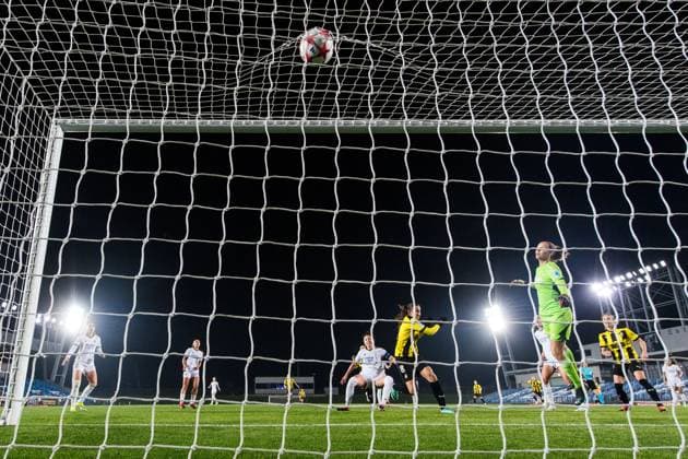 240130 Rusul Rosa Kafaji of Häcken scores 0-1 behind goalkeeper Mylene Chavas of Real Madrid during the UEFA Women s Champions League football match between Real Madrid and Häcken on January 30, 2024 in Madrid. Photo: Mathias Bergeld BILDBYRAN kod MB MB0845 fotboll football soccer fotball champions league real madrid häcken dam bbeng women kvinner jubel depp Copyright: MATHIASxBERGELD BB240130MB080