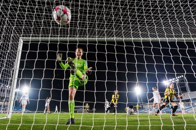 240130 Goalkeeper Mylene Chavas of Real Madrid looks dejected and Aivi Luik of Häcken celebrates after 0-1 scored by Rusul Rosa Kafaji during the UEFA Women s Champions League football match between Real Madrid and Häcken on January 30, 2024 in Madrid. Photo: Mathias Bergeld BILDBYRAN kod MB MB0845 fotboll football soccer fotball champions league real madrid häcken dam bbeng women kvinner jubel depp Copyright: MATHIASxBERGELD BB240130MB082