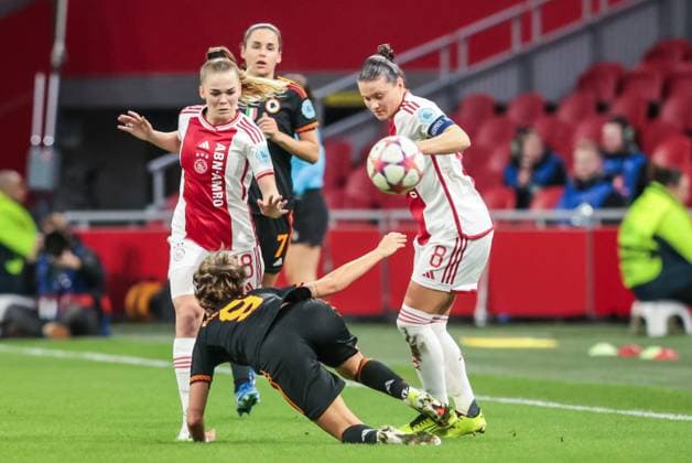 AMSTERDAM, 30-01-2024 ,Johan Cruijff ArenA, UEFA Womens Champions League, Ajax - AS Roma CL(women) , season 2023 2024, during the match Ajax - AS Roma CL(women), Ajax player Milicia Keijzer, AS Roma player Valentina Giacinti, Ajax player Sherida Spitse Ajax - AS Roma CL(women)  x24062344x Copyright: