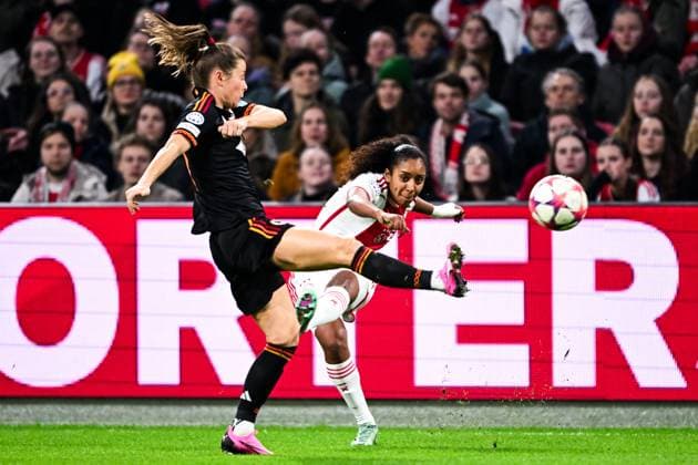 AMSTERDAM - (l-r) Emilie Haavi of AS Roma, Ashleigh Weerden of Ajax during the UEFA Women s Champions League Group C match between Ajax Amsterdam and AS Roma at the Johan Cruijff ArenA on January 30, 2024 in Amsterdam, Netherlands. ANP UEFA Women s Champions League 2023 24 2023 2024 xVIxANPxSportx xxANPxIVx 489839812 originalFilename: 489839812.jpg