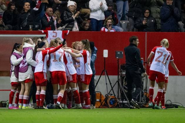 Die Muenchnerinnen bejubeln mit Giulia Gwinn (FC Bayern Muenchen Frauen, 7) deren Tor zum 1:0. FC Bayern Muenchen Frauen vs. Paris Saint-Germain, Fussball Champions League Frauen, Gruppenphase, 6. Spieltag, Saison 2023 2024, 30.01.2024. FC Bayern Muenchen Frauen vs. Paris Saint-Germain, Fussball Champions League Frauen, Gruppenphase, 6. Spieltag, Saison 2023 2024, 30.01.2024. Muenchen Copyright: xEibner-Pressefoto HeikexFeinerx EP_HFR