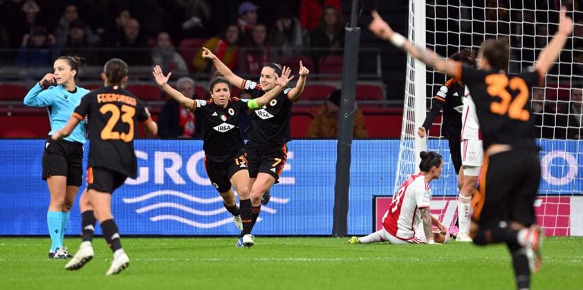 AMSTERDAM - (l-r) Elisa Bartoli of AS Roma celebrates the 0-1 during the UEFA women s Champions League match in group C between Ajax Amsterdam and AS Roma at the Johan Cruijff ArenA on January 30, 2024 in Amsterdam, Netherlands. ANP UEFA Women s Champions League 2023 24 2023 2024 xVIxANPxSportx xxANPxIVx 489840712 originalFilename: 489840712.jpg