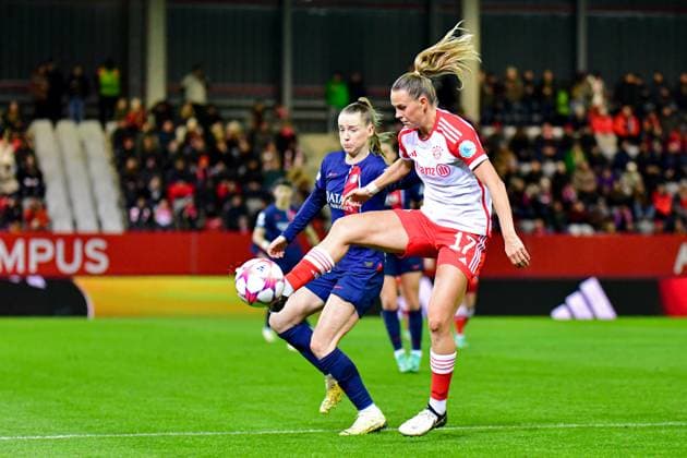 Klara Bühl (17 FC Bayern) in Aktion beim UEFA Womens Champions League Spiel FC Bayern München - Paris Saint-Germain Feminine am 30.01.2024 München FC Bayern Campus Bayern Deutschland