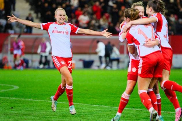 Pernille Harder (21, FC Bayern München) beim Torjubel, FC Bayern München v Paris Saint-Germain, Fußball, UEFA Women s Champions League 2023 2024, 6.Spieltag am 30.01.2024 in München, FC Bayern Campus. Bayern Deutschland
