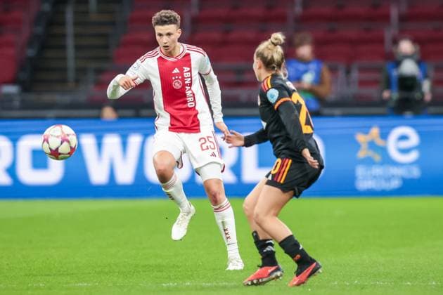 AMSTERDAM, 30-01-2024 ,Johan Cruijff ArenA, UEFA Womens Champions League, Ajax - AS Roma CL(women) , season 2023 2024, during the match Ajax - AS Roma CL(women), Ajax player Kay-Lee de Sanders, AS Roma player Giada Greggi Ajax - AS Roma CL(women)  x24062880x Copyright: