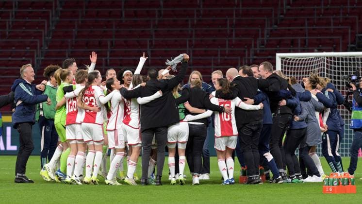 AMSTERDAM - Ajax celebrates the 2-1 victory and reaches the quarter-finals after the UEFA women s Champions League match in group C between Ajax Amsterdam and AS Roma at the Johan Cruijff ArenA on January 30, 2024 in Amsterdam, the Netherlands. ANP UEFA Women s Champions League 2023 24 2023 2024 xVIxANPxSportx xxANPxIVx 489848011 originalFilename: 489848011.jpg