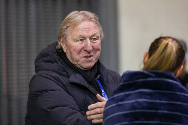 Horst Hrubesch (Bundestrainer) nach dem Spiel troestet Klara Buehl (FC Bayern Muenchen, 17) FC Bayern Muenchen vs. Paris St. Germain, Fussball UEFA Women s Champions League, Gruppenrunde 6. Spieltag, Saison 23 24, 30.01.2024; FC Bayern Muenchen vs. Paris St. Germain, Fussball UEFA Women s Champions League, Gruppenrunde 6. Spieltag, Saison 23 24, 30.01.2024 Muenchen Copyright: xEibner-Pressefoto JennixMaulx EP_JML