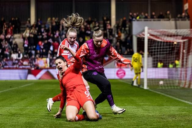 UEFA Women’s Champions League: FC Bayern München - Paris Saint-Germain; 30.01.2024 Jovana Damnjanovic (FC Bayern München, 09) bejubelt das vermeintliche 3:2 - Abseits UEFA Women’s Champions League: FC Bayern München - Paris Saint-Germain, München, FC Bayern Campus am 30.01.2024 Copyright: xBEAUTIFULxSPORTS Wunderlx