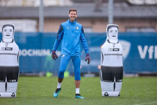 Sport Bilder des Tages 31.01.2024, Fussball, Saison 2023 2024, 1. Bundesliga, Training VfL Bochum, Andreas Luthe (VfL Bochum 1848) lacht, Bochum Trainingsgelände VfL Bochum NRW Deutschland xRHR-FOTO DEx Copyright: DennisxEwert RHR-FOTOx RHR-FOTO DE