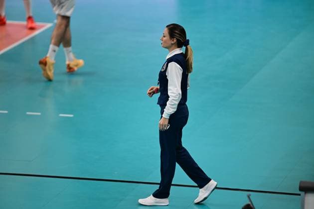 Volleyball I Herren I 2023-2024 I CEV Cup I Quarterfinal CCM 75 I SVG Lüneburg - AONS Milon NEA Smyrni ATHENS I 31.1.2024 Antonella Verrascina, ITA (Schiedsrichter) Lüneburg LKH Arena Niedersachsen Deutschland Copyright: xLobeca AndreasxHannigx