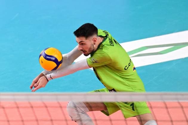Volleyball I Herren I 2023-2024 I CEV Cup I Quarterfinal CCM 75 I SVG Lüneburg - AONS Milon NEA Smyrni ATHENS I 31.1.2024 Aristeidis CHANDRINOS (7, AONS Milon NEA Smyrni ATHENS) in der Ballannahme Lüneburg LKH Arena Niedersachsen Deutschland Copyright: xLobeca AndreasxHannigx