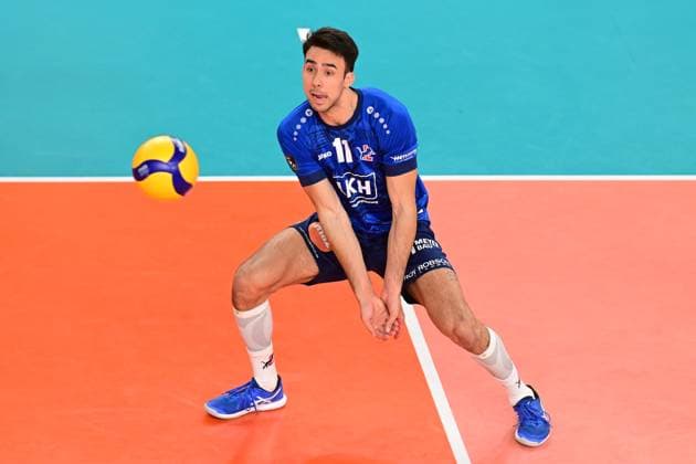 Volleyball I Herren I 2023-2024 I CEV Cup I Quarterfinal CCM 75 I SVG Lüneburg - AONS Milon NEA Smyrni ATHENS I 31.1.2024 Xander Wolf Wassenaar Ketrzynski (11, SVG Lüneburg) in der Ballannahme an der Außenlinie Lüneburg LKH Arena Niedersachsen Deutschland Copyright: xLobeca AndreasxHannigx