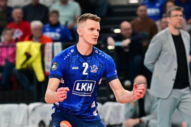 Volleyball I Herren I 2023-2024 I CEV Cup I Quarterfinal CCM 75 I SVG Lüneburg - AONS Milon NEA Smyrni ATHENS I 31.1.2024 Zu früh gefreut Blake Gregory Leeson (2, SVG Lüneburg) - der Ball war aus Lüneburg LKH Arena Niedersachsen Deutschland Copyright: xLobeca AndreasxHannigx