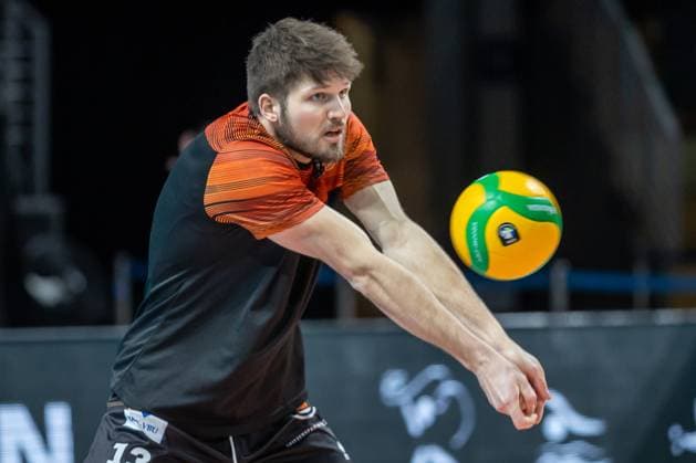 31.01.2024, Berlin, Volleyball: CEV Champions League, Maenner, Playoff, BR Volleys gegen Tours VB, Max-Schmeling-Halle. Berlins Ruben Schott spielt den Ball. BR Volleys vs. Tours VB
