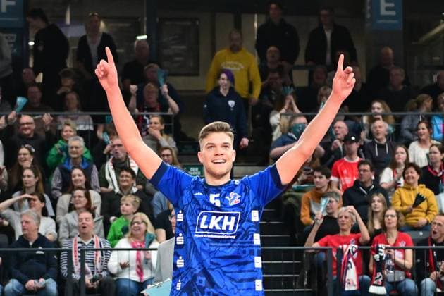 Volleyball I Herren I 2023-2024 I CEV Cup I Quarterfinal CCM 75 I SVG Lüneburg - AONS Milon NEA Smyrni ATHENS I 31.1.2024 Pure Freude: Erik Johannes Röhrs (5, SVG Lüneburg) Lüneburg LKH Arena Niedersachsen Deutschland Copyright: xLobeca AndreasxHannigx