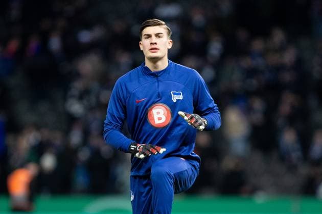 DFB-Pokal 2023 24, Viertelfinale: Hertha BSC - 1. FC Kaiserslautern, 31.01.2024 Robert Kwasigroch (Hertha BSC, 33) beim Aufwärmen DFB-Pokal 2023 24, Viertelfinale: Hertha BSC - 1. FC Kaiserslautern, Olympiastadion, Berlin, 31.01.2024 DFB REGULATIONS PROHIBIT ANY USE OF PHOTOGRAPHS AS IMAGE SEQUENCES AND OR QUASI-VIDEO Copyright: xBEAUTIFULxSPORTS Buriakovx