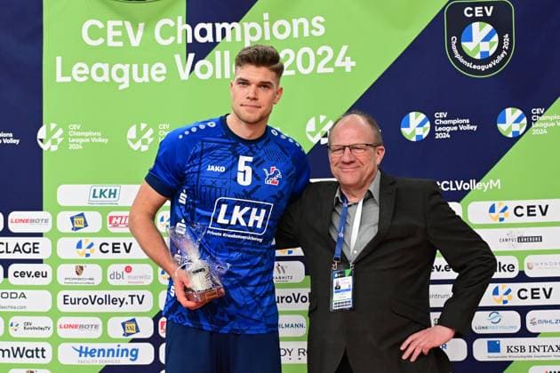 Volleyball I Herren I 2023-2024 I CEV Cup I Quarterfinal CCM 75 I SVG Lüneburg - AONS Milon NEA Smyrni ATHENS I 31.1.2024 MVP Erik Johannes Röhrs (5, SVG Lüneburg) Lüneburg LKH Arena Niedersachsen Deutschland Copyright: xLobeca AndreasxHannigx