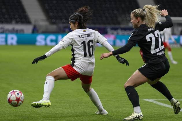 31.01.2024, xusrbx, Fussball Champions League Frauen, Eintracht Frankfurt Frauen - FC Rosengard emspor, v.l. Mai Kadowaki (FC Rosengard, 16), Nadine Riesen (Eintracht Frankfurt, 22), (DFL DFB REGULATIONS PROHIBIT ANY USE OF PHOTOGRAPHS as IMAGE SEQUENCES and or QUASI-VIDEO) Frankfurt am Main