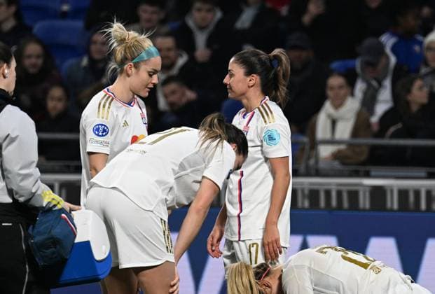 Ellie Carpenter avec Danielle Van de Donk (lyon) FOOTBALL: Olympique Lyonnais FÃ minines vs SK Slavia Prague - Ligue des Champions FÃ minine - 31 01 2024 FredericChambert Panoramic 