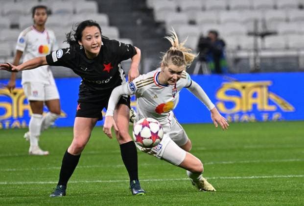 Ada Hegerberg (lyon) vs Michele Xiao (prague) FOOTBALL: Olympique Lyonnais FÃ minines vs SK Slavia Prague - Ligue des Champions FÃ minine - 31 01 2024 FredericChambert Panoramic 