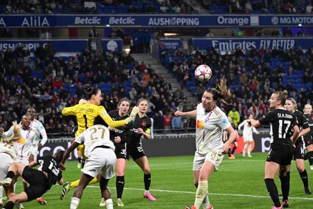 Lindsey Horan avec Vicki Becho et Vanessa Gilles (lyon) vs Olivie Lukasova (prague) FOOTBALL: Olympique Lyonnais FÂŽminines vs SK Slavia Prague - Ligue des Champions FÂŽminine - 31 01 2024 FredericChambert Panoramic 