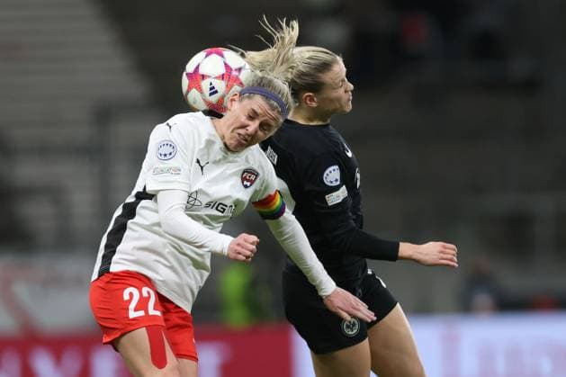 Deutsche Bank Park, Frankfurt Main Germany 31.01.2024 UEFA Women s Champions League match Grouppe A SGE Eintracht Frankfurt - Rosengard v.l., Olivia Schough (FC Rosengard), Nadine Riesen (Eintracht Frankfurt), Kopfball, Kopfballduell Copyright: JoaquimxFerreira