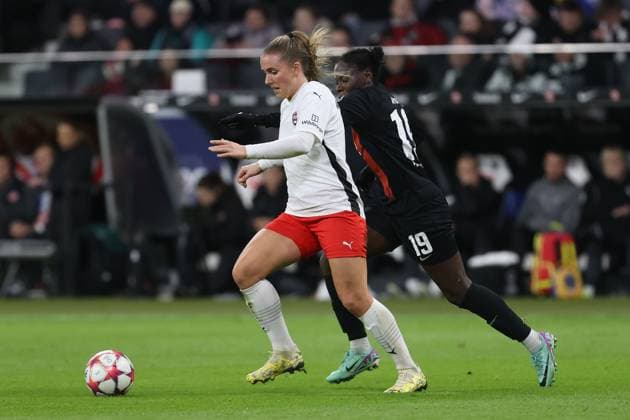 Deutsche Bank Park, Frankfurt Main Germany 31.01.2024 UEFA Women s Champions League match Grouppe A SGE Eintracht Frankfurt - Rosengard v.l., Gudrun Arnardottir (FC Rosengard), Etonam Nicole Anyomi (Eintracht Frankfurt), Zweikampf, Action, Aktion, Battles for the Ball Copyright: JoaquimxFerreira