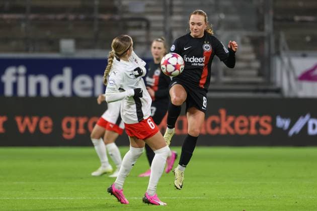 31.01.2024, xusrbx, Fussball Champions League Frauen, Eintracht Frankfurt Frauen - FC Rosengard emspor, v.l. Ria Oeling (FC Rosengard, 6), Lisanne Graewe (Eintracht Frankfurt, 8), (DFL DFB REGULATIONS PROHIBIT ANY USE OF PHOTOGRAPHS as IMAGE SEQUENCES and or QUASI-VIDEO) Frankfurt am Main
