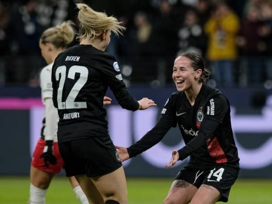 Sport Bilder des Tages Nadine Riesen (Eintracht Frankfurt, 22) und Nicole Anyomi (Eintracht Frankfurt, 19) bejubeln das Tor zum 5:0, GER, Eintracht Frankfurt vs. FC Rosengard, Fussball, UEFA Womens Champions League, Gruppenphase, 6. Spieltag, Saison 2023 2024, 31.01.2024. GER, Eintracht Frankfurt vs. FC Rosengard, Fussball, UEFA Womens Champions League, Gruppenphase, 6. Spieltag, Saison 2023 2024, 31.01.2024. Frankfurt Copyright: xEibner-Pressefoto FlorianxWieganx EP_FWD