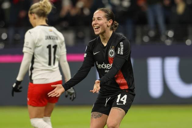 31.01.2024, xusrbx, Fussball Champions League Frauen, Eintracht Frankfurt Frauen - FC Rosengard emspor, Torjubel, Geraldine Reuteler (Eintracht Frankfurt, 14), in der 84. Spielminute (DFL DFB REGULATIONS PROHIBIT ANY USE OF PHOTOGRAPHS as IMAGE SEQUENCES and or QUASI-VIDEO) Frankfurt am Main