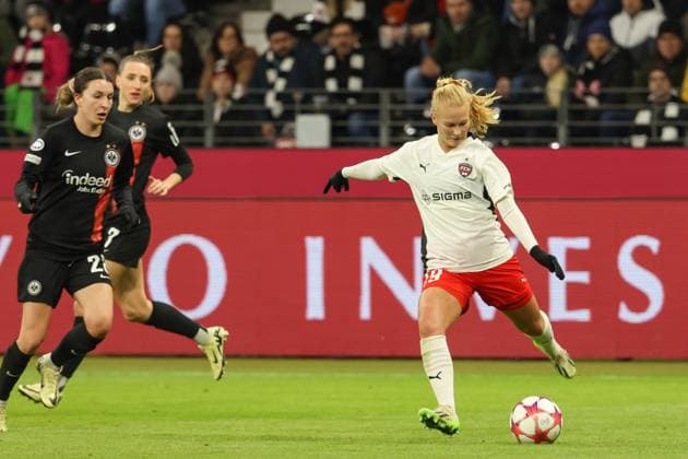 31.01.2024, xusrbx, Fussball Champions League Frauen, Eintracht Frankfurt Frauen - FC Rosengard emspor, v.l. Barbara Dunst (Eintracht Frankfurt, 28), Lara Prasnikar (Eintracht Frankfurt, 7), Sofie Bredgaard (FC Rosengard, 19), (DFL DFB REGULATIONS PROHIBIT ANY USE OF PHOTOGRAPHS as IMAGE SEQUENCES and or QUASI-VIDEO) Frankfurt am Main